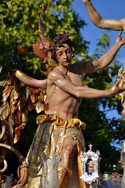 Picture, announcing, angel, resurrection, wood, wooden, statue, sculpture, image, religious, Catholic, Christian, procession, 